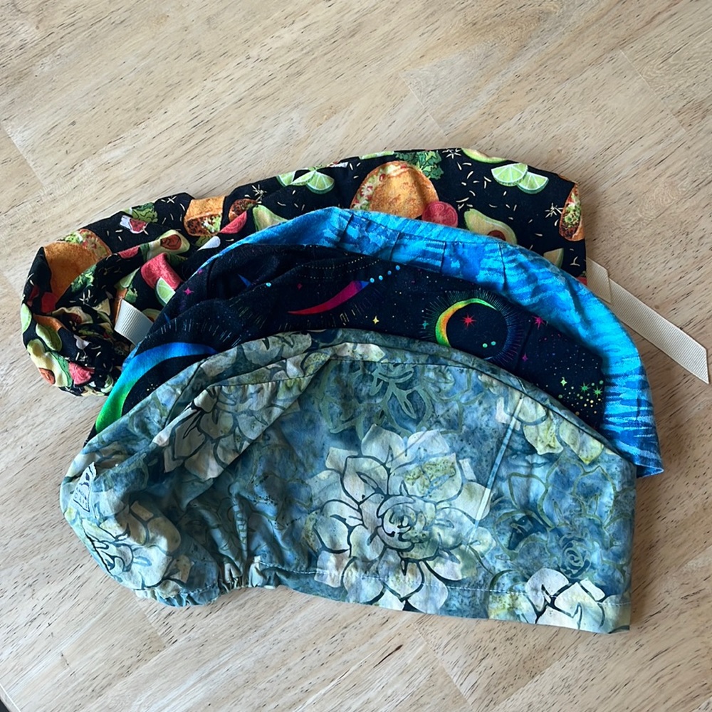 4 pack of Scrub Caps